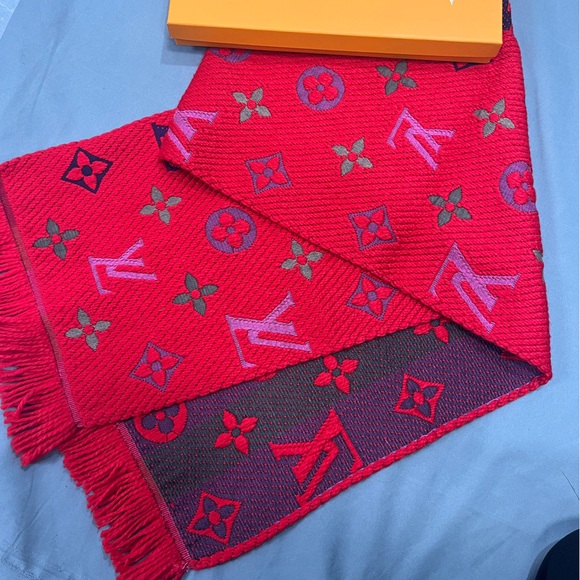 💕Louis Vuitton 💕Women’s Red Logo Scarf - Picture 3 of 4